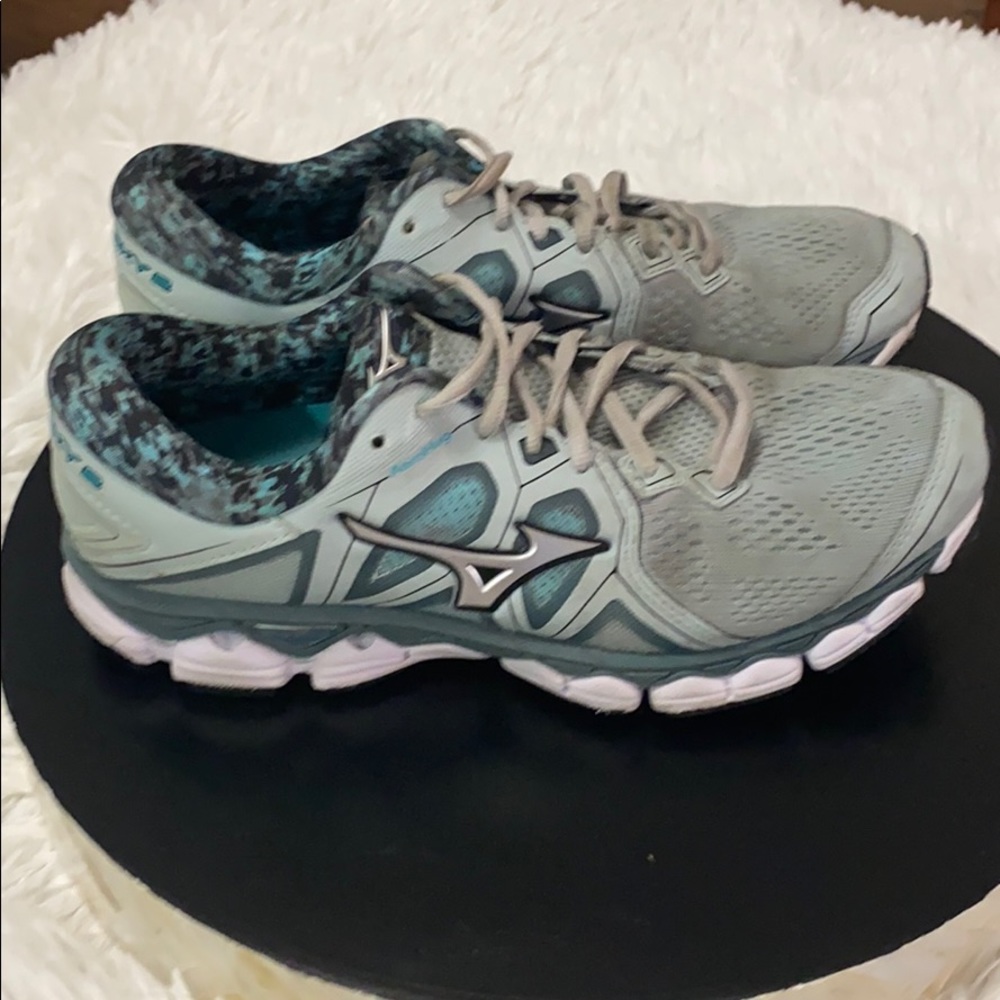Mizuno Wave Sky 2 - Size 9